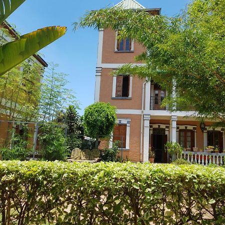 Meva Guesthouse Антананариву Экстерьер фото