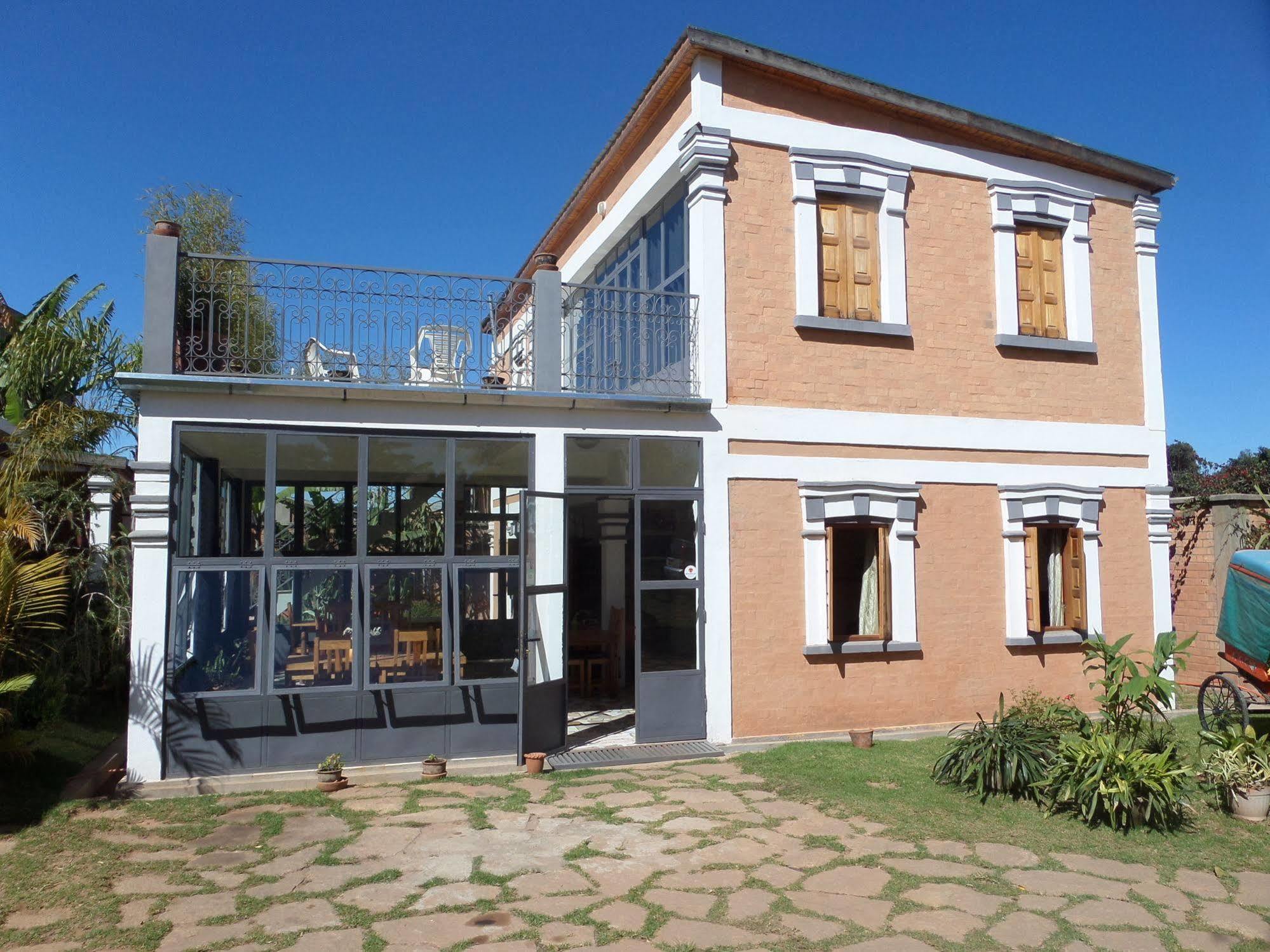 Meva Guesthouse Антананариву Экстерьер фото