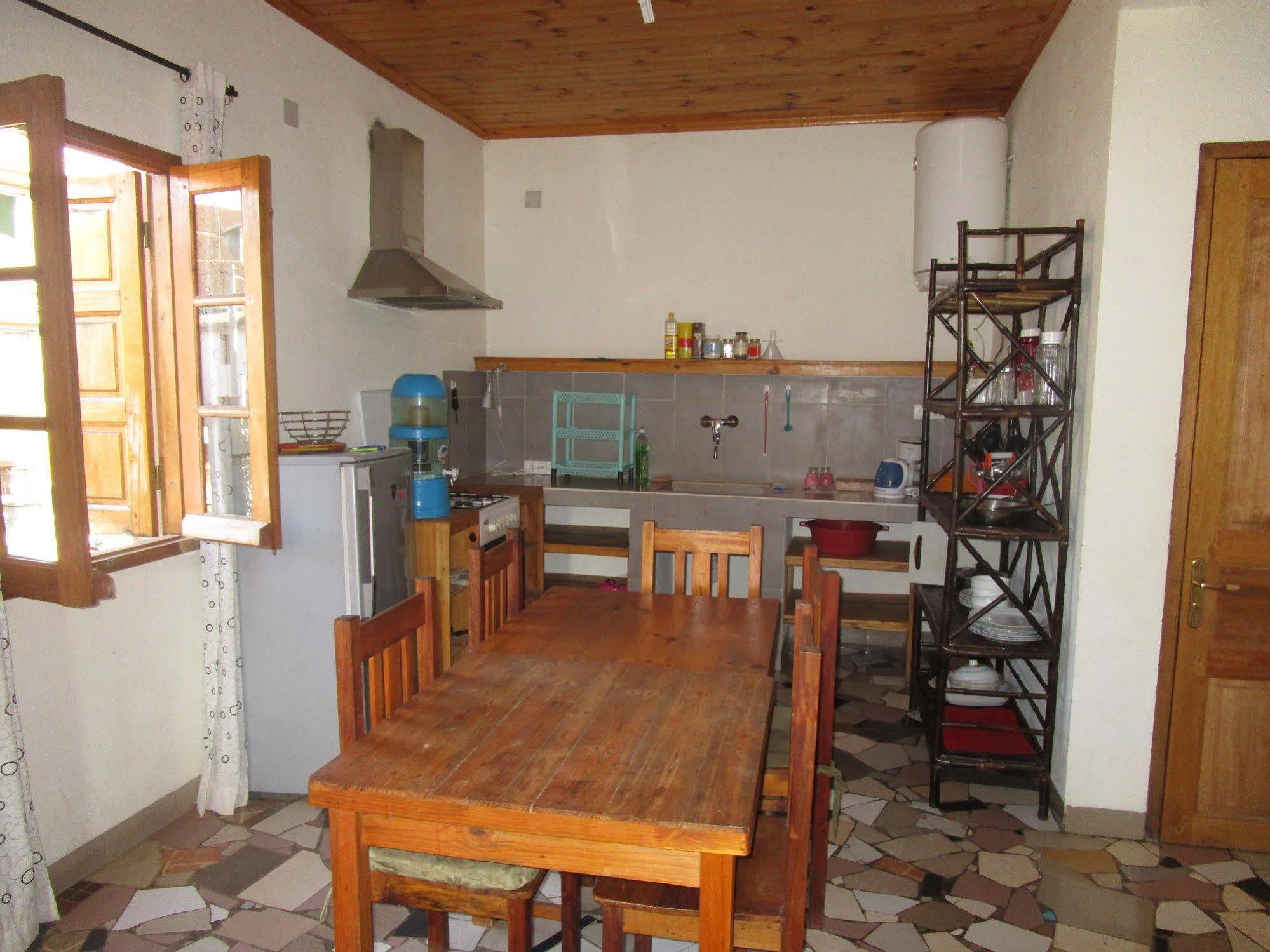 Meva Guesthouse Антананариву Экстерьер фото
