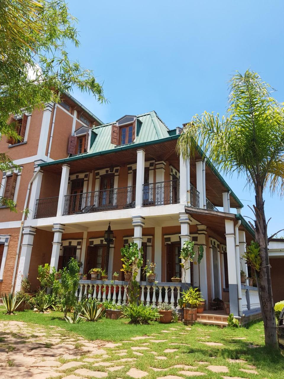 Meva Guesthouse Антананариву Экстерьер фото